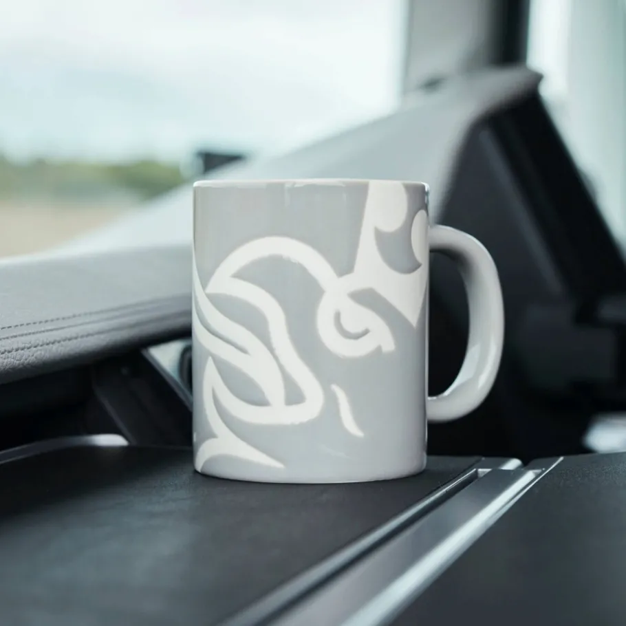 gr_grand_griffin_mugg_1.webp Scania Tillbehör Mat & Dryck | Grå Grand Griffin mugg